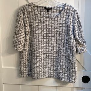 Banana Republic Black and White Top. Size Petite Large